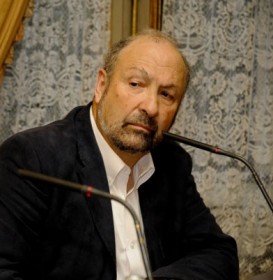 Javier Vásconez en la presentación de uno de sus libros. 