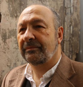 Javier Vásconez, foto publicada en entrevista para OtroLunes.